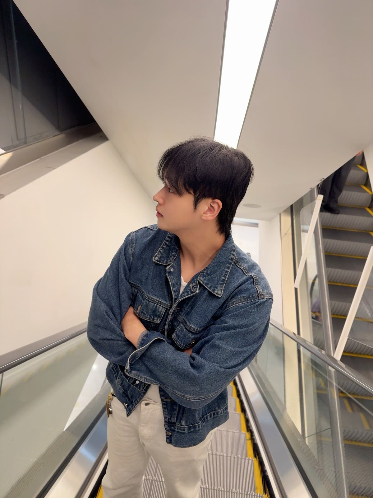 옆을 바라보는 김만수 대표